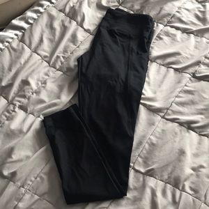 SIDE POCKET BLACK LEGGINGS